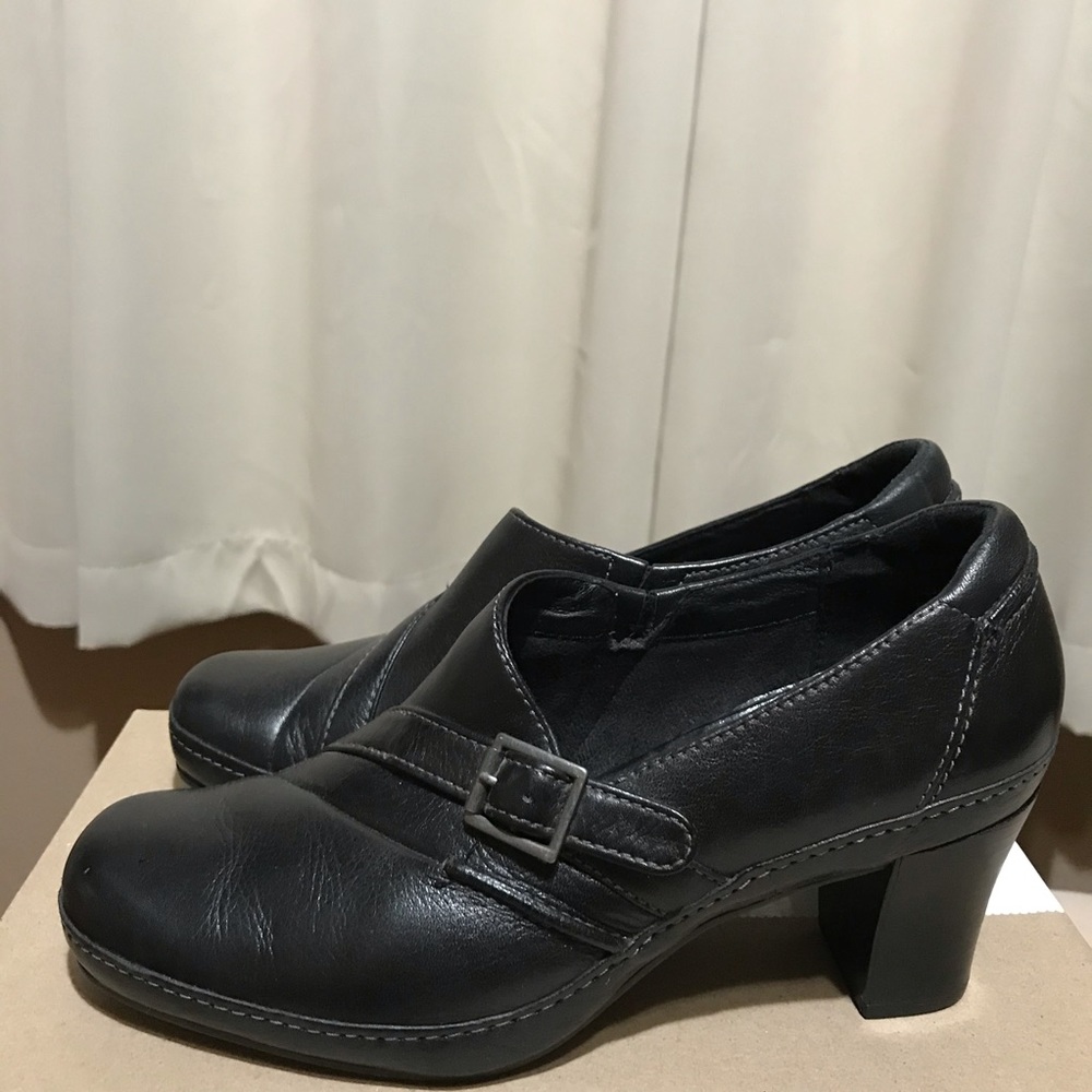 Clark Shoes - Picture 4 of 7